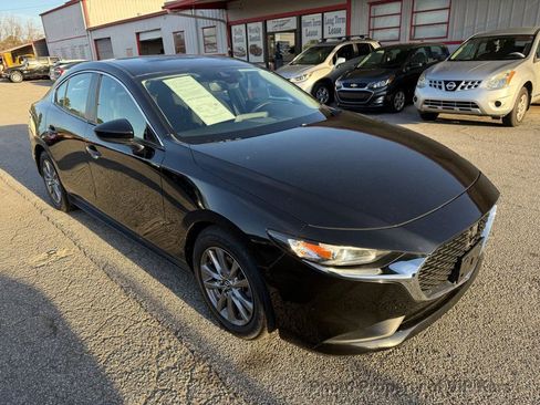 Used 2020 MAZDA MAZDA3 Sedan image 3