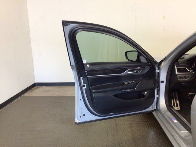 Used 2018 BMW 750i RWD image 7