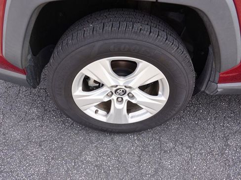 Used 2019 Toyota RAV4 XLE w/ Convenience Package image 11