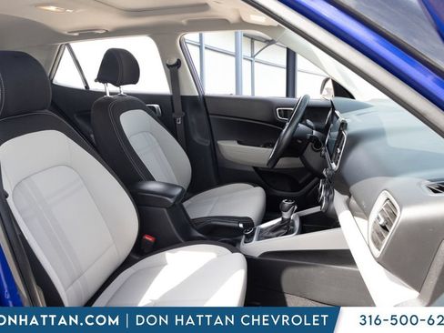 Used 2025 Hyundai Venue SEL FWD image 21