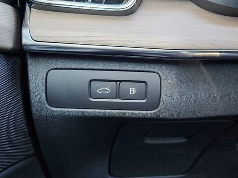 New 2026 Volvo XC90 T8 Plus w/ Protection Package Premier AWD/4WD image 12