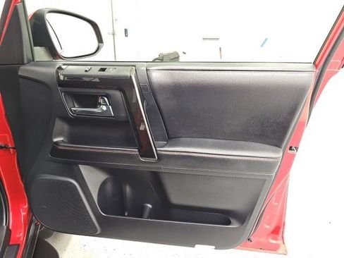 Used 2015 Toyota 4Runner Trail w/ Four Season Floor Mat Package AWD/4WD image 33