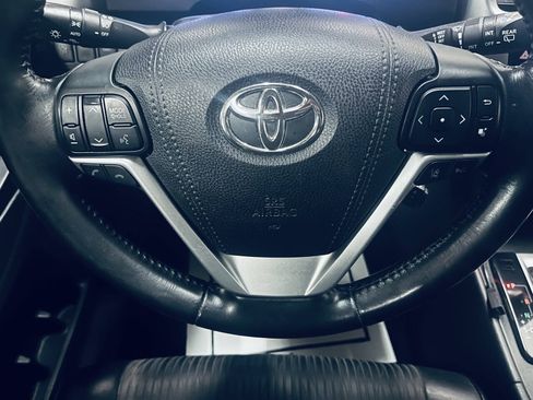Used 2017 Toyota Highlander Plus FWD image 34