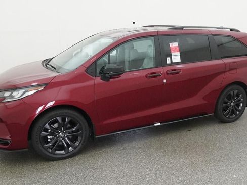 New 2026 Toyota Sienna XSE FWD image 2