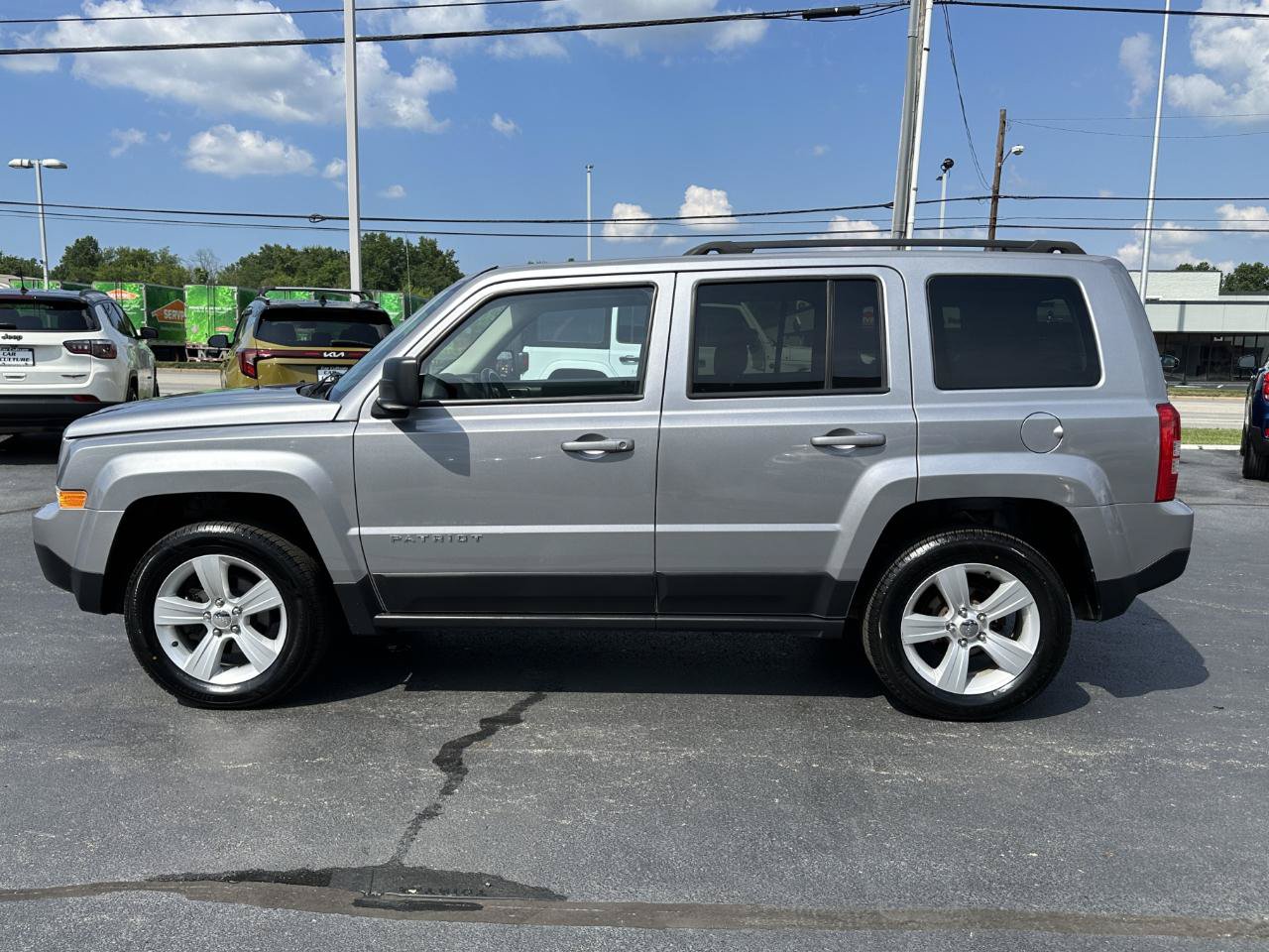 Used 2017 Jeep Patriot Latitude AWD/4WD image 9