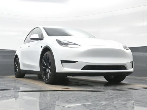 Used 2021 Tesla Model Y 2WD image 31