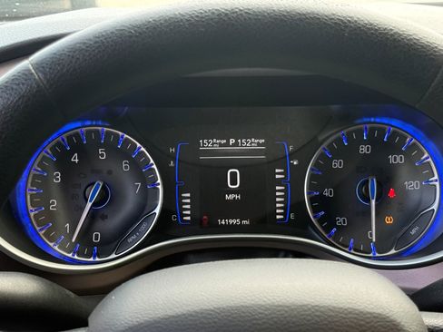 Used 2021 Chrysler Voyager Lxi FWD image 11
