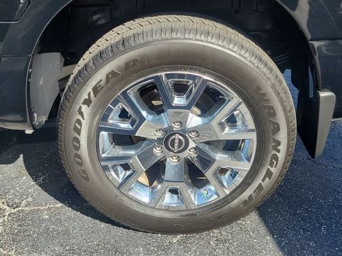 Used 2024 Nissan Titan SV w/ SV Convenience Package AWD/4WD image 9