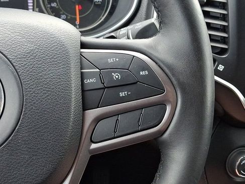 Used 2019 Jeep Cherokee Latitude Plus w/ Cold Weather Group AWD/4WD image 26