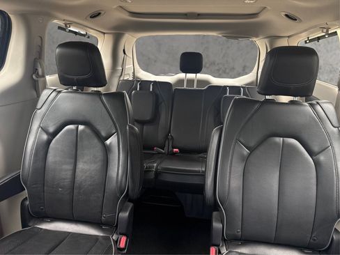 Used 2019 Chrysler Pacifica Limited FWD image 21