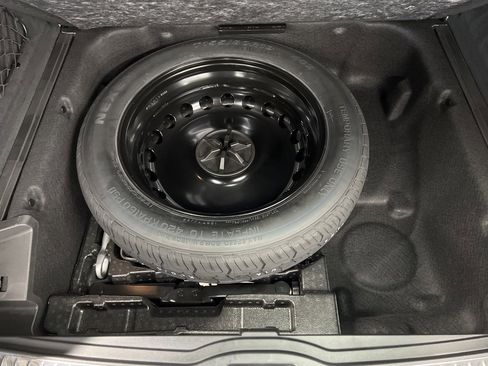 Used 2025 Mercedes-Benz GLE 350 4MATIC image 9