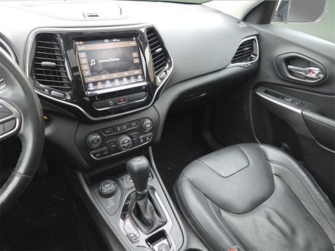 Used 2019 Jeep Cherokee Limited image 22