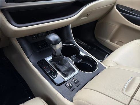 Used 2017 Toyota Highlander XLE image 18