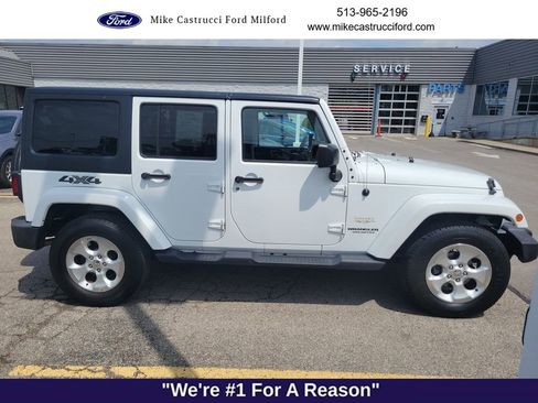 Used 2015 Jeep Wrangler Unlimited Sahara w/ Connectivity Group AWD/4WD image 6