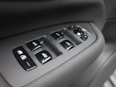 Used 2025 Volvo XC90 B5 Core AWD/4WD image 15