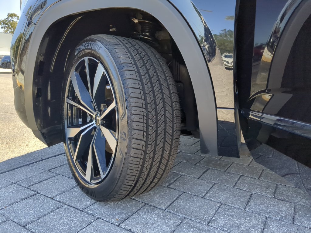 Certified 2025 Volkswagen Atlas SEL Premium R-Line AWD/4WD image 38