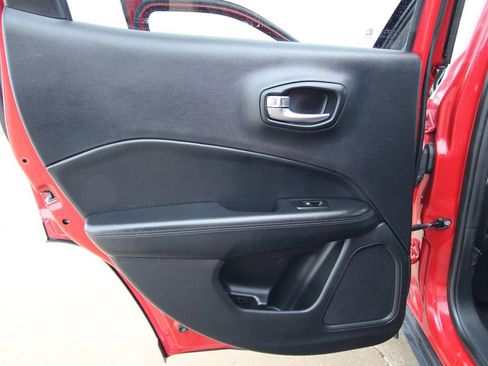 Used 2019 Jeep Compass Altitude image 38