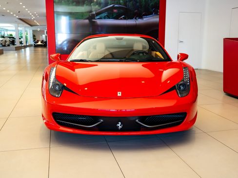 Used 2011 Ferrari 458 Italia Coupe RWD image 2