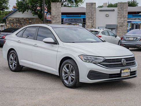 Used 2023 Volkswagen Jetta SE FWD image 3