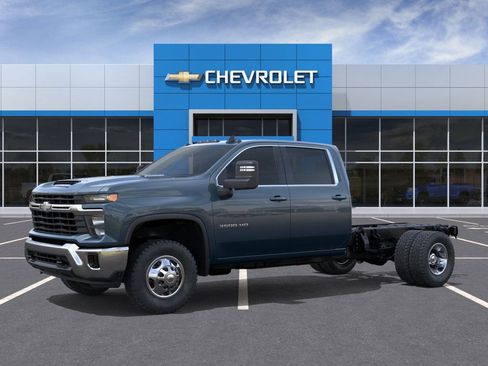 New 2026 Chevrolet Silverado 3500 LT w/ Convenience Package AWD/4WD image 2