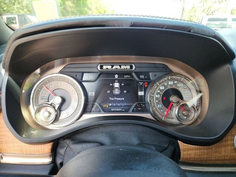 Used 2019 RAM 1500 Limited RWD image 32