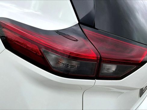 Used 2024 Nissan Rogue S image 27