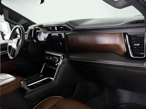 Used 2024 GMC Sierra 3500 Denali Ultimate image 33