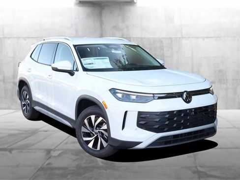 New 2025 Volkswagen Tiguan S image 2