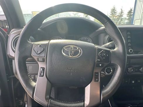 Used 2020 Toyota Tacoma TRD Off-Road w/ Technology Package AWD/4WD image 19
