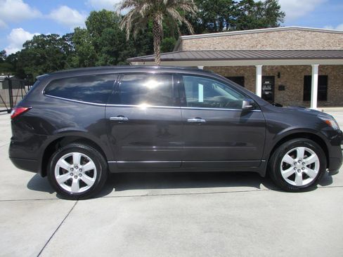 Used 2017 Chevrolet Traverse LT w/ Style and Technology Package FWD image 15