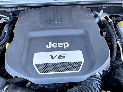 Used 2018 Jeep Wrangler Sport image 31