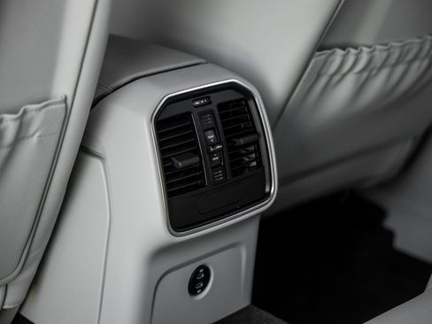 Certified 2025 Porsche Macan GTS AWD/4WD image 35