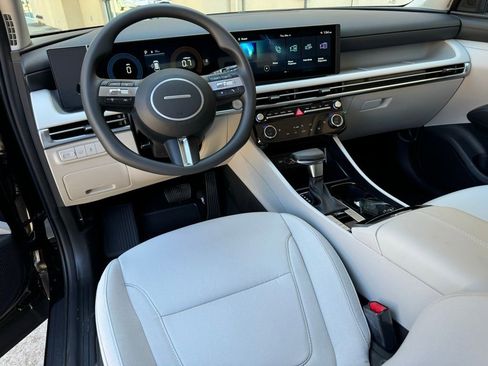 Certified 2025 Hyundai Tucson SEL image 2