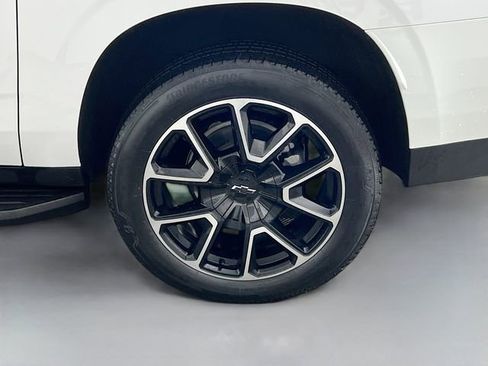 Used 2024 Chevrolet Suburban RST w/ Luxury Package image 39