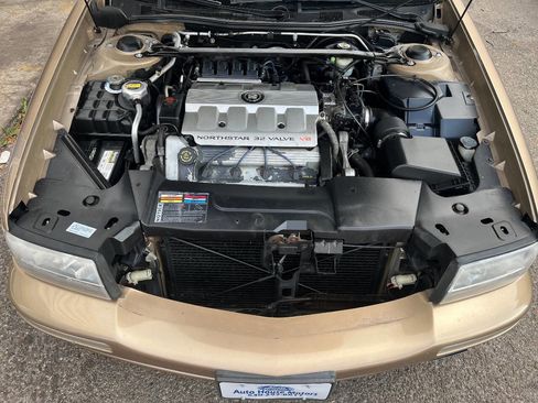 Used 1999 Cadillac De Ville w/ Comfort/Convenience Pkg image 38