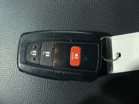 Used 2020 Toyota RAV4 XLE w/ All Weather Liner Package AWD/4WD image 20