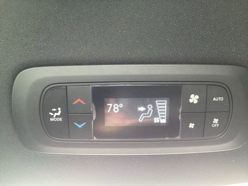 New 2026 Chrysler Pacifica Select image 18