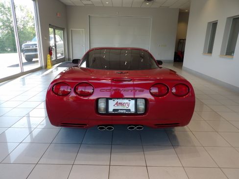 Used 2004 Chevrolet Corvette Coupe w/ Preferred Equipment Group RWD image 5