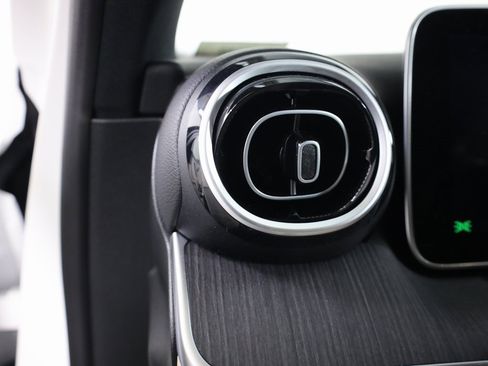 Certified 2025 Mercedes-Benz C 300 4MATIC Sedan image 11