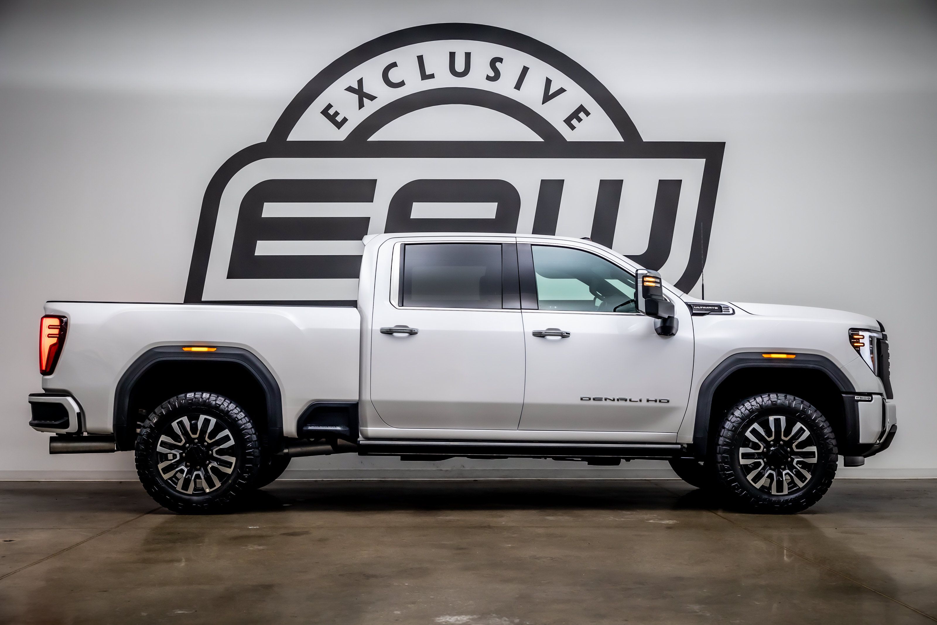 Used 2025 GMC Sierra 2500 Denali Ultimate AWD/4WD image 9