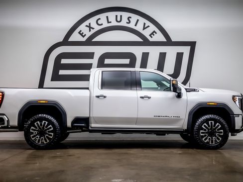 Used 2025 GMC Sierra 2500 Denali Ultimate AWD/4WD image 9