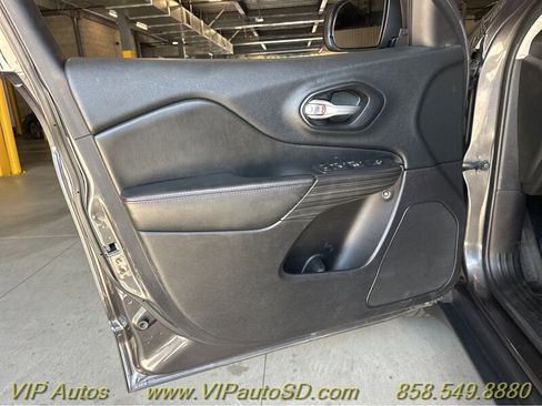 Used 2015 Jeep Cherokee Trailhawk image 15