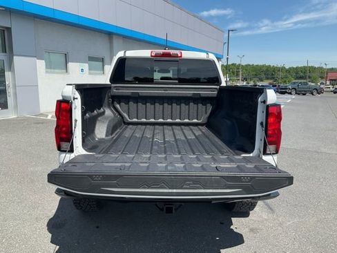 Used 2024 Chevrolet Colorado Trail Boss w/ Technology Package AWD/4WD image 18