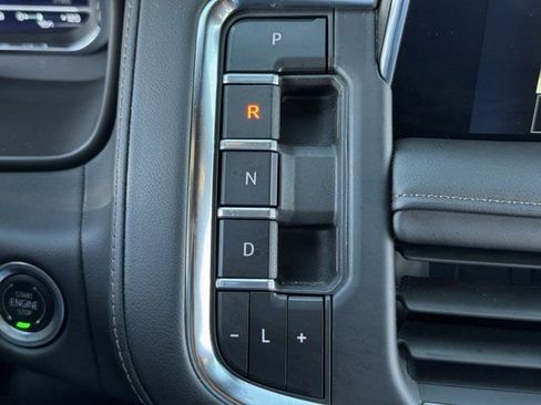 Used 2024 Chevrolet Suburban High Country w/ Premium Package image 23