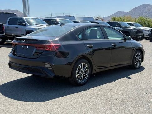 Used 2024 Kia Forte LXS w/ LXS Technology Package FWD image 3