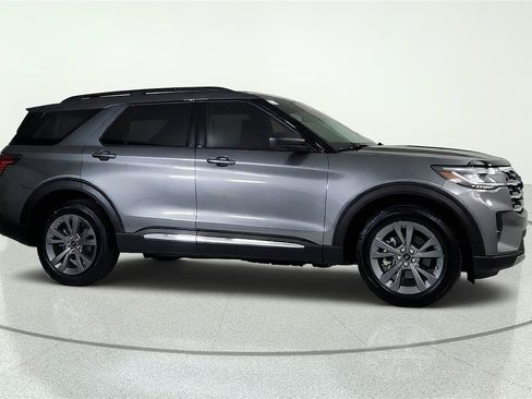 Used 2025 Ford Explorer Active w/ Active Comfort Package AWD/4WD image 8