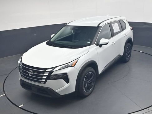 Used 2025 Nissan Rogue SV FWD image 39