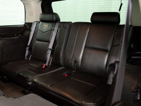 Used 2014 Cadillac Escalade Luxury AWD/4WD image 10