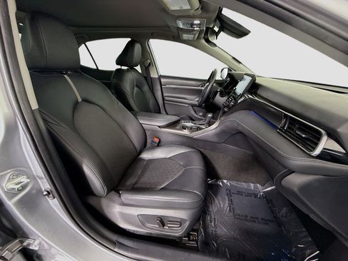Used 2022 Toyota Camry XSE image 29