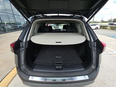 Used 2023 Nissan Rogue SV w/ SV Premium B Package image 27